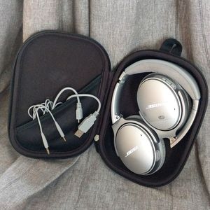 Bose QC 35 noise cancelling Bluetooth headphones